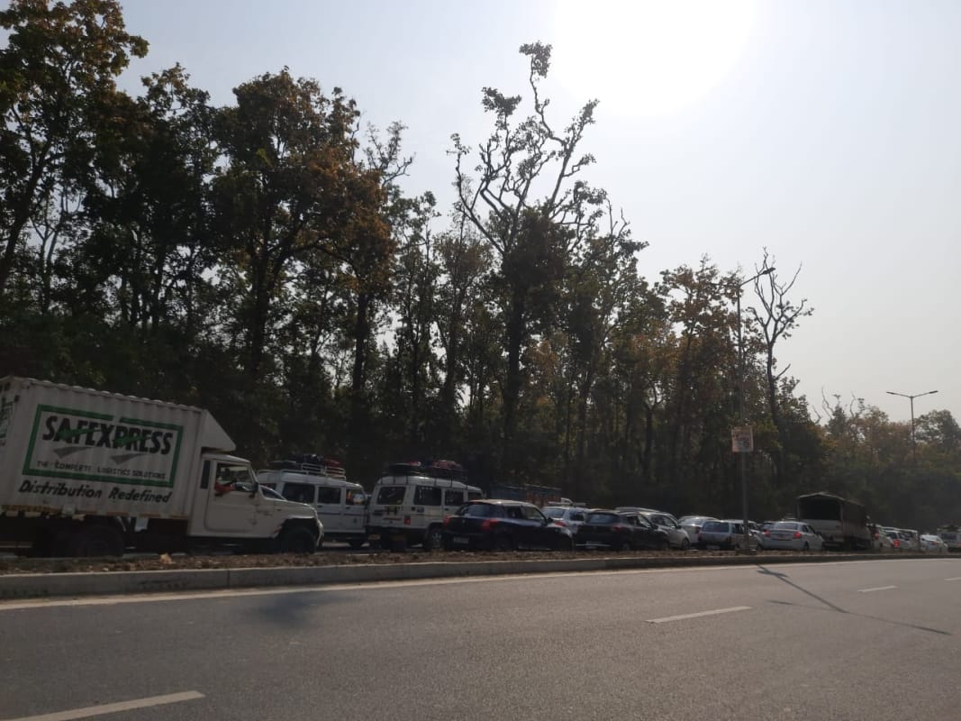 uttarakhand news : lachhiwala toll plaza starts from today, traffic jam on first day watch in photos