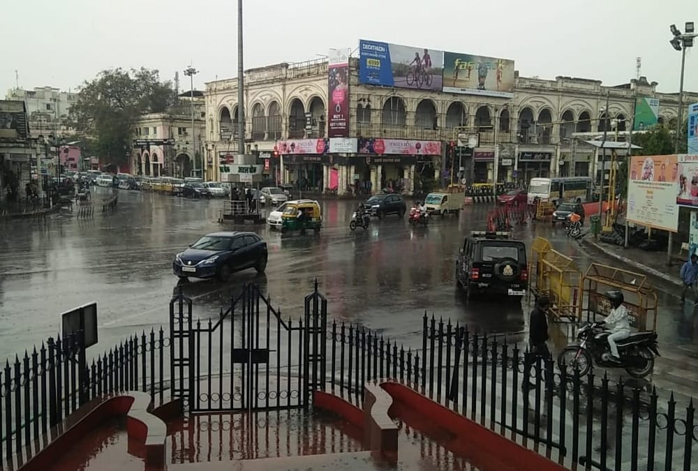 Lucknow Weather Forecast Update Today Latest News: Light rain in Lucknow and near by areas in Uttar Pradesh.