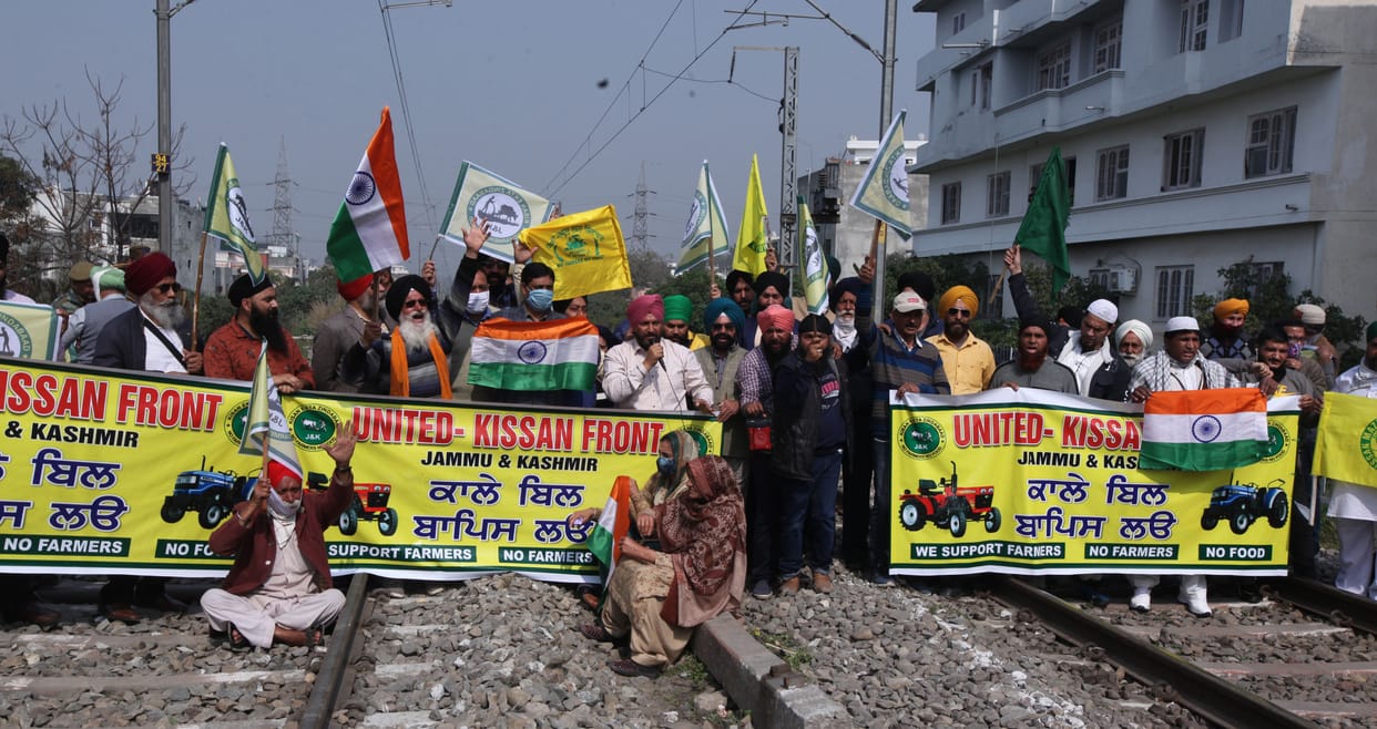 Farmers stopped track for four hours, half a dozen trains affected