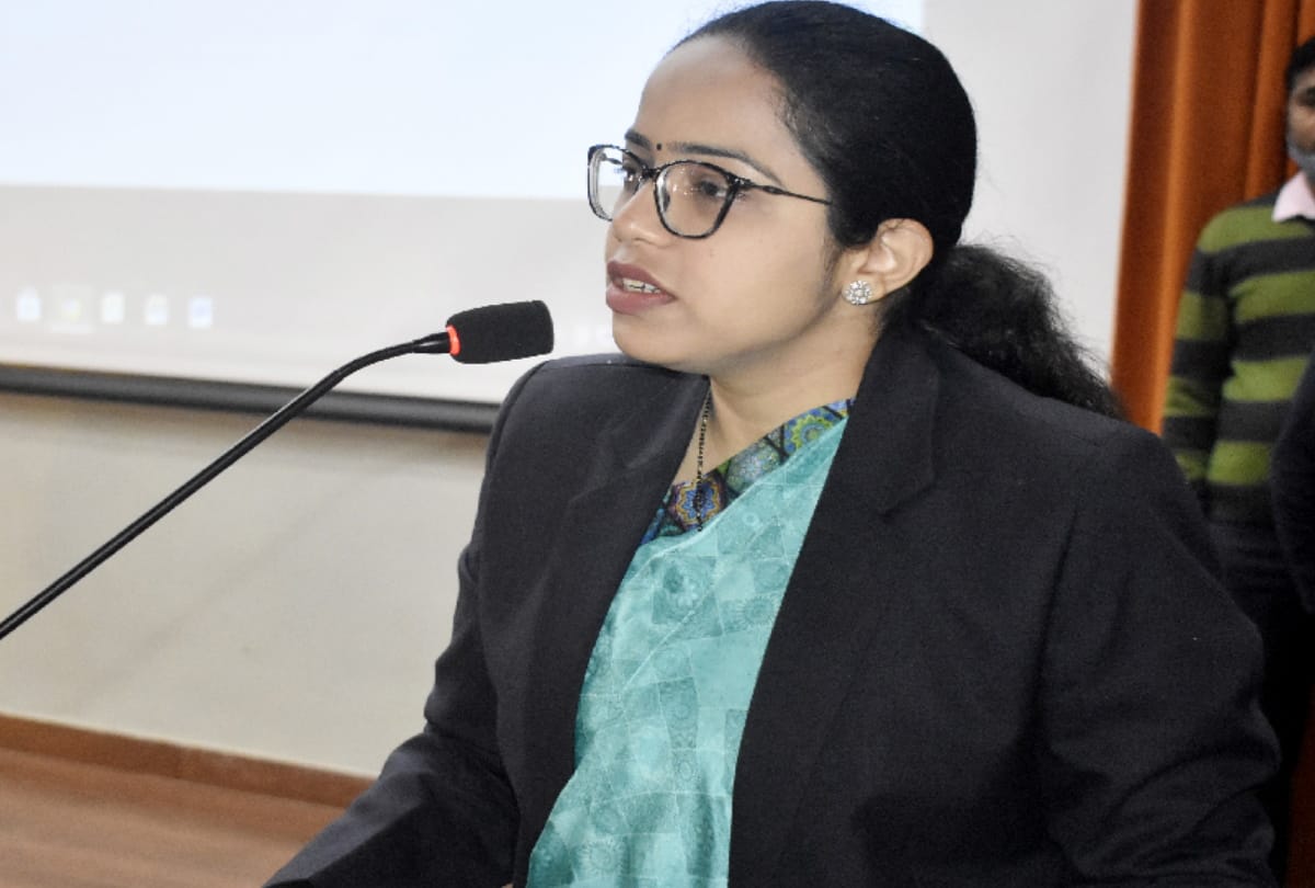 Special struggle story of UP Gorakhpur IAS Anuj Malik latest photos