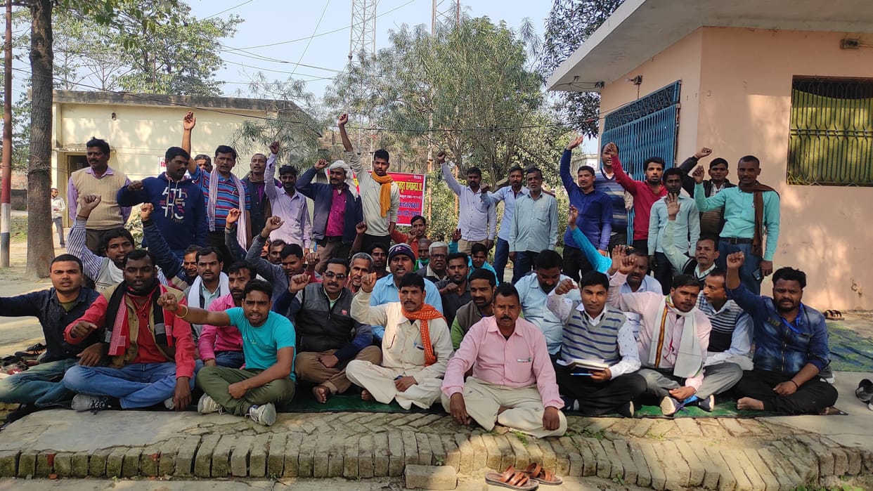 Contract electricians boycott work