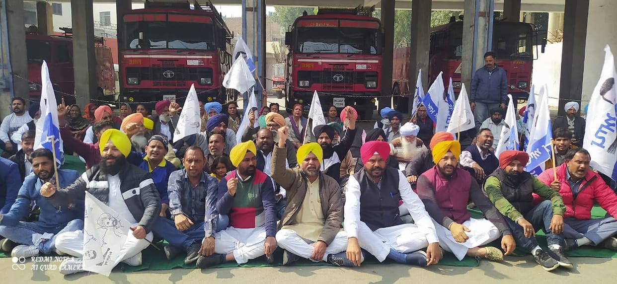 'AAP' protest against state government in Bathinda