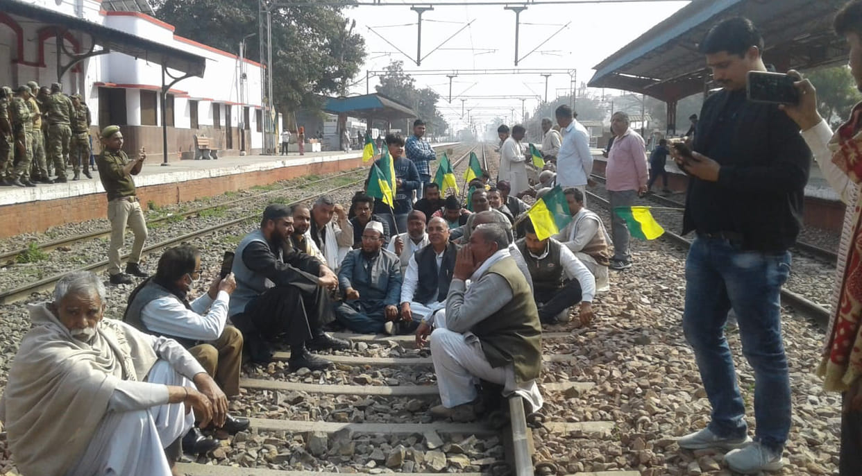 Farmers sitting on railway tracks after panchayat in Deoband