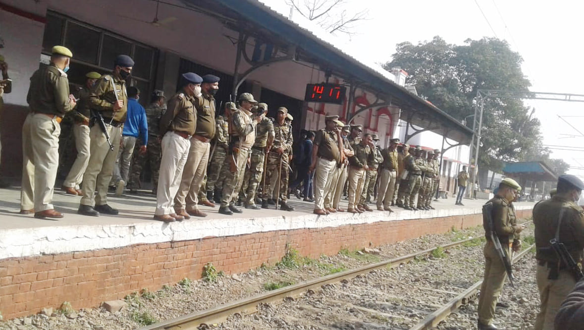 Bhakyu activists sitting on the track, sloganeering picket