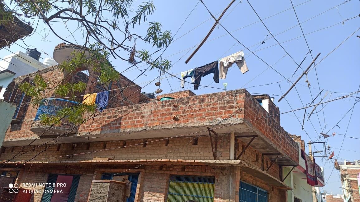 Wires under drying clothes, waiting for accidents