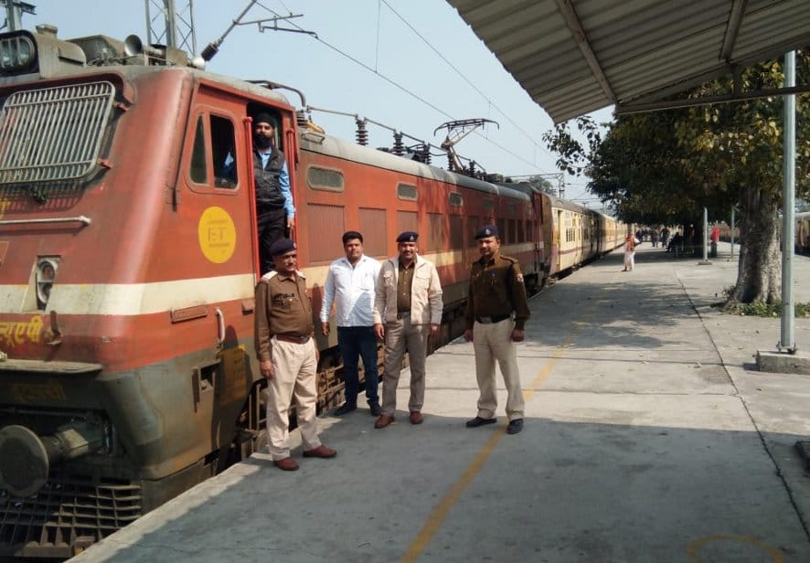 Jabalpur-Haridwar special train stopped for four hours