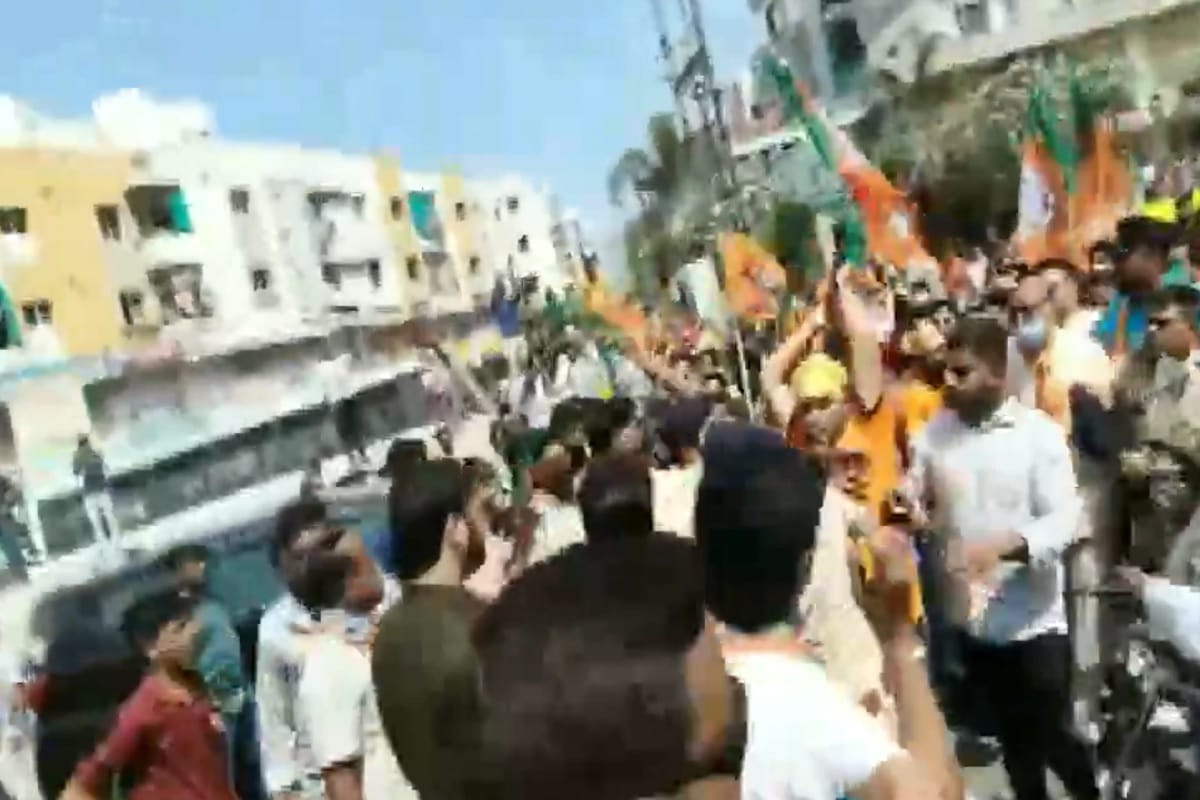 BJP and Congress workers clashed in Soma Talav area of Vadodara