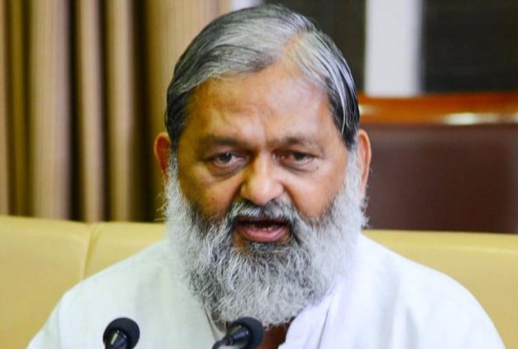 Haryana home minister Anil Vij condemn maharashtra congress president comment on Amitabh Bachchan 