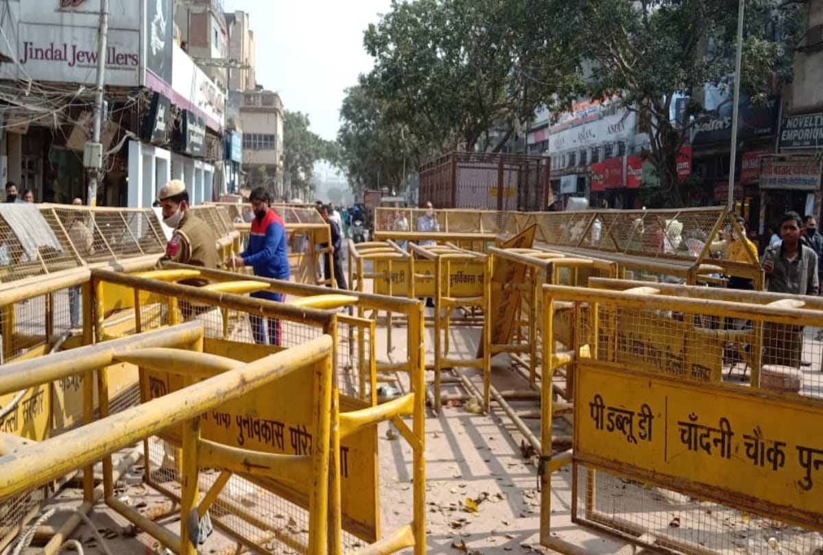 Delhi Chandni chowk vandalized hanuman mandir built overnight people says took permission from lord hanuman police remove barricade