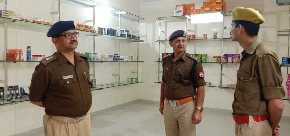 SP,police line,inspaction,mahoba news,cheked food