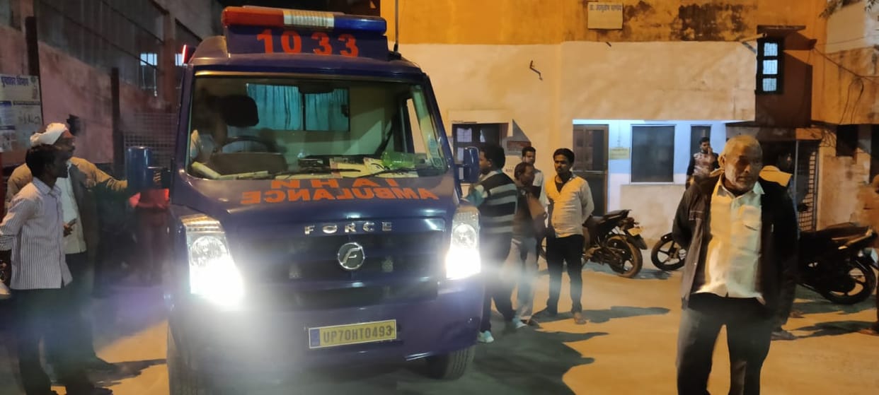 road accident in Bhadohi two bike riders died after being crushed by safari