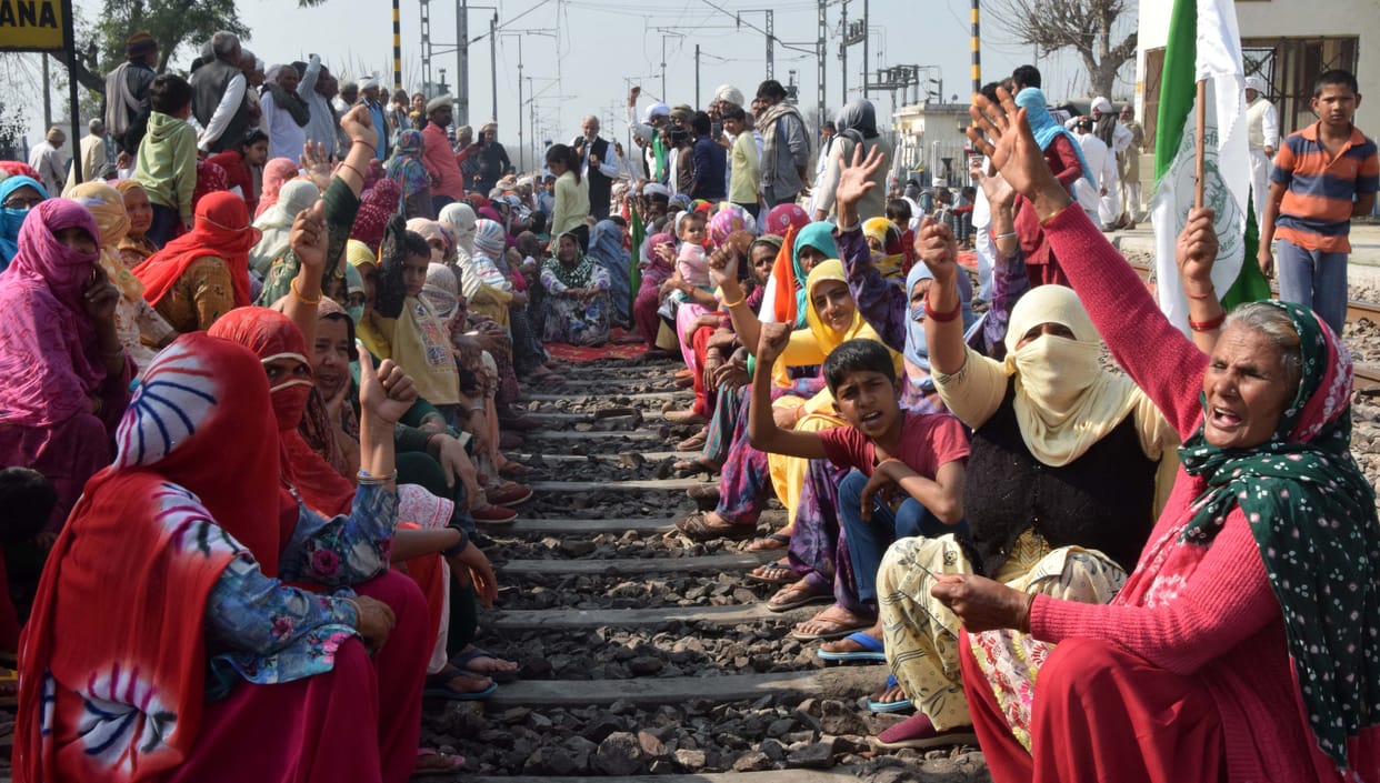 Rail stop movement: Farmers occupied the track for four hours three places