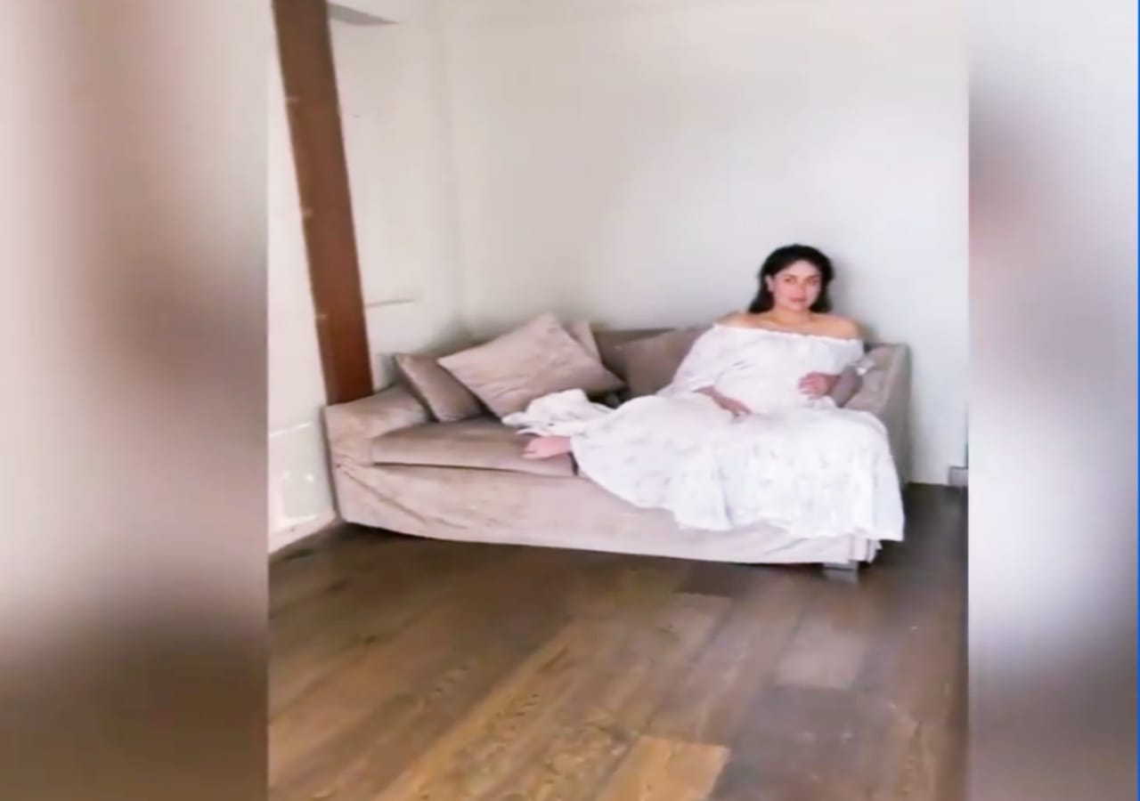 kareena kapoor khan shared her latest photoshoot on instagram in the last phase of her pregnancy