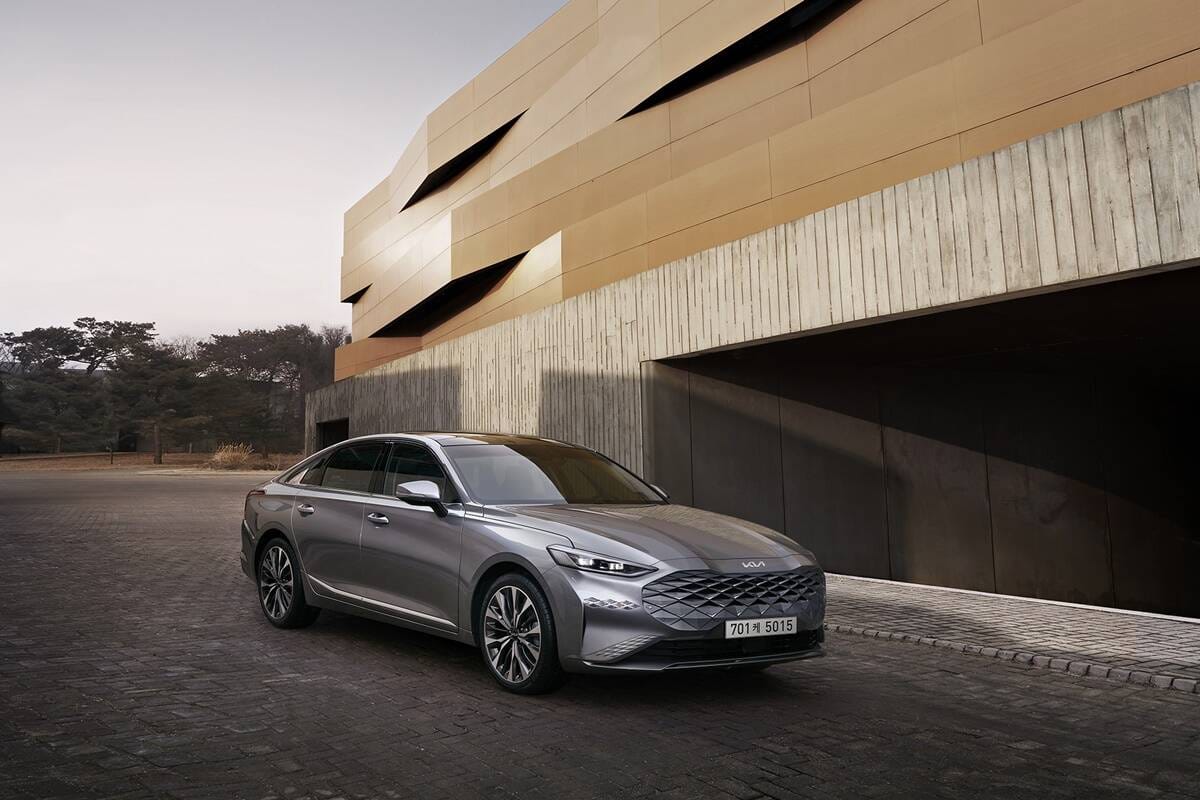 Kia k8 premium sedan unveiled premium sedans in india kia india cars