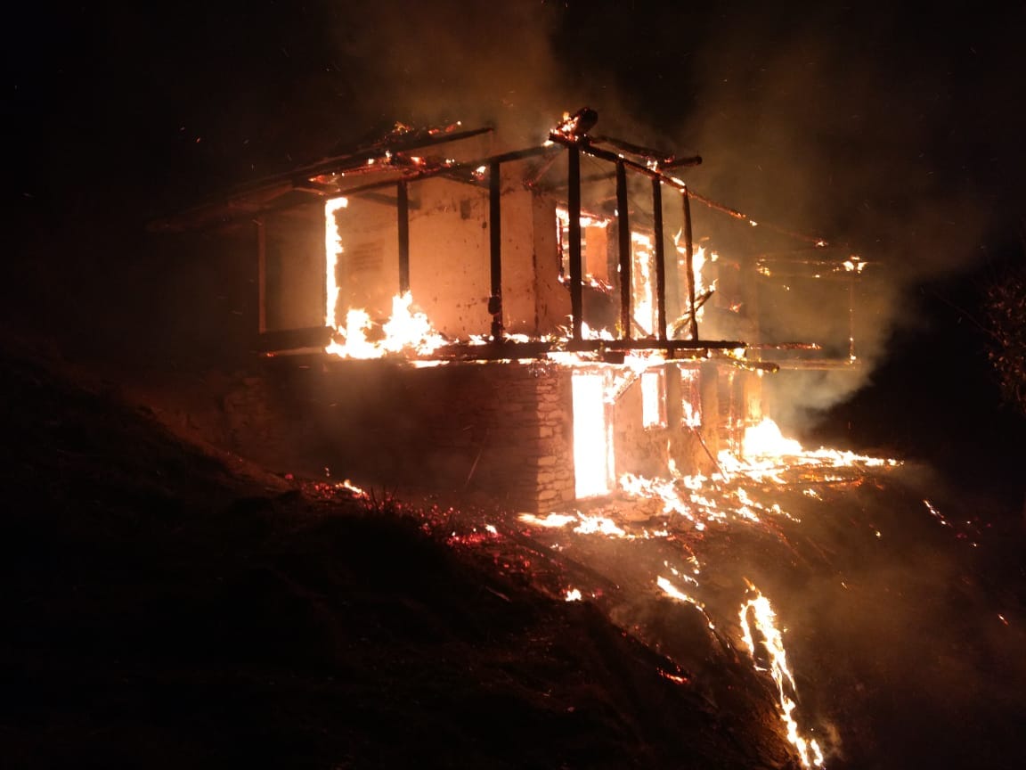 Two storey house ashes due to fire in Dashil village  rampur news