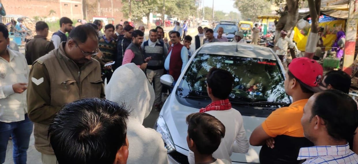 Tehsil personnel found dead in car