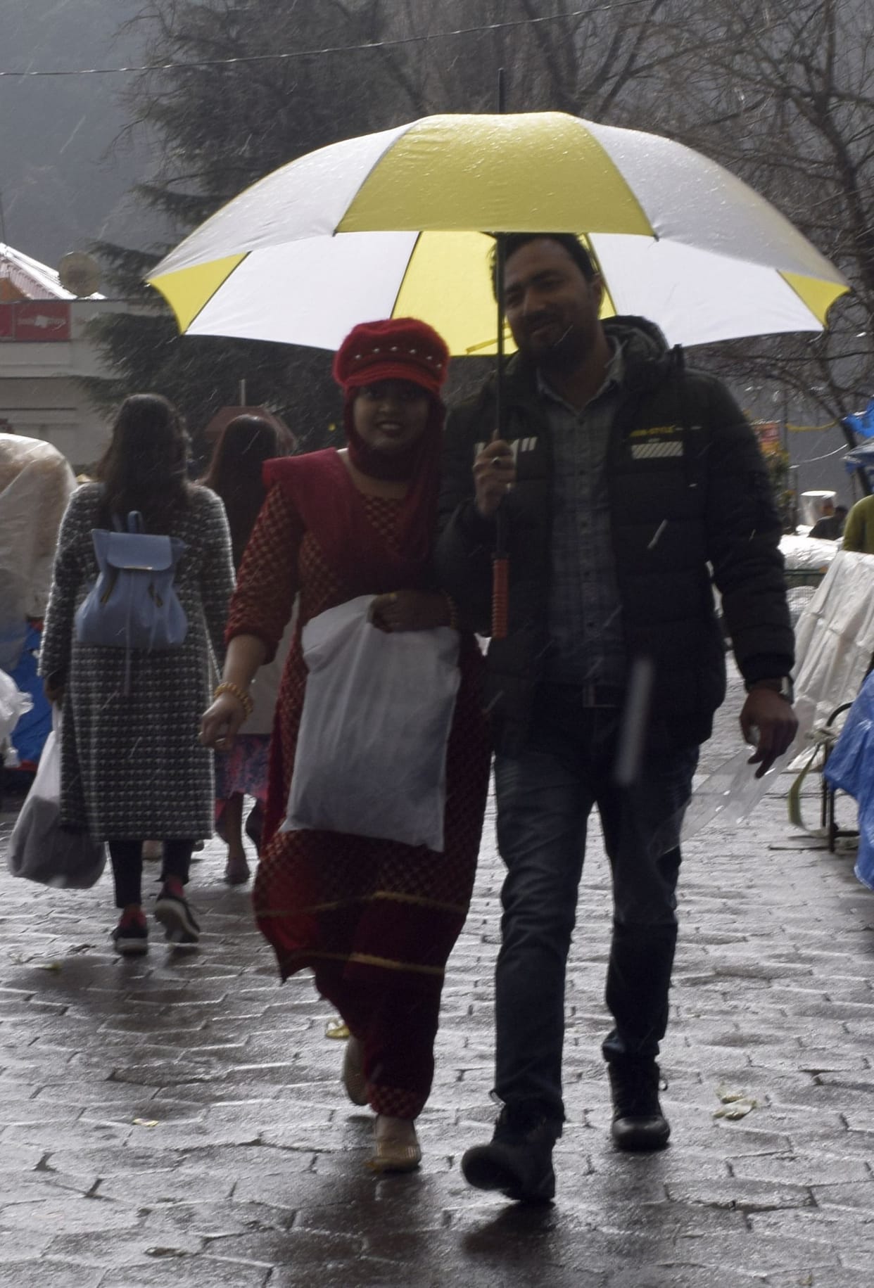 The cold in the mountain increased due to heavy hail and drizzle