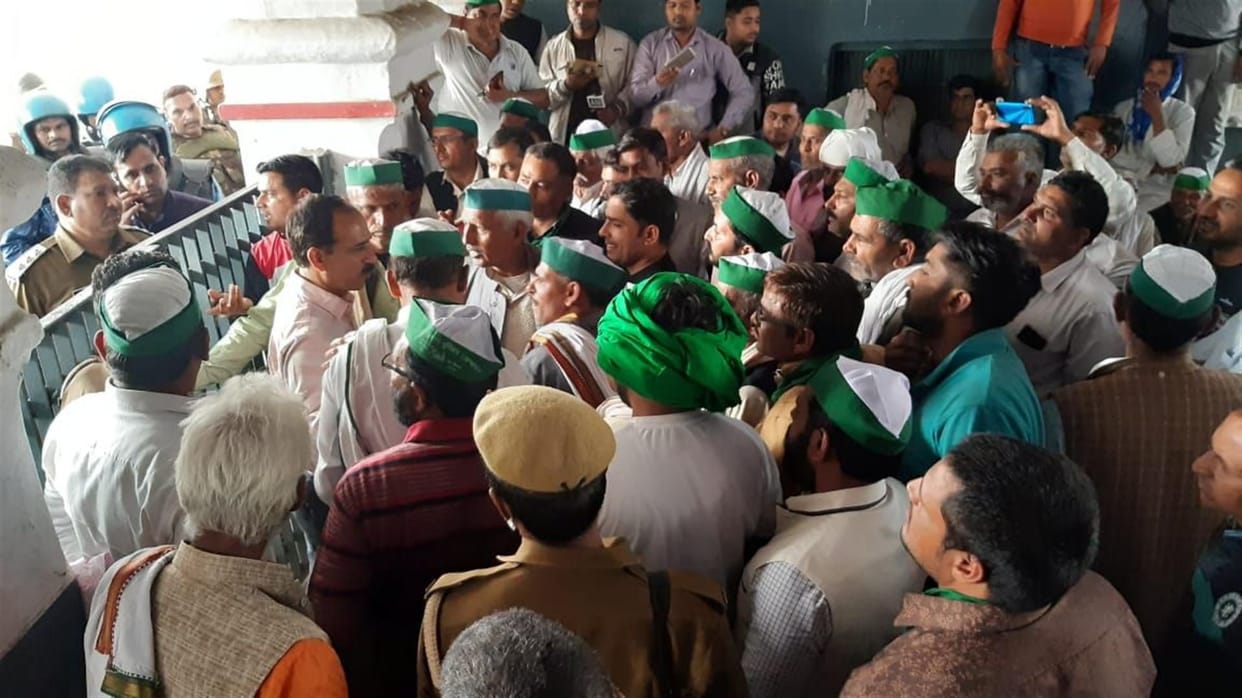 Farmers Protest at somna railway station