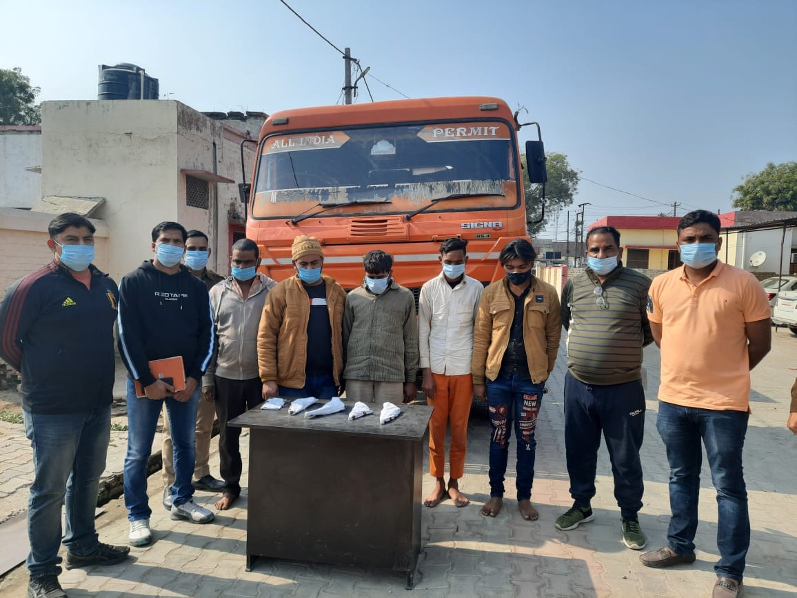 Five miscreants robbed of trucks caught