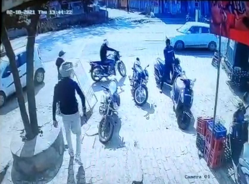 70 thousand robbed in 40 seconds from shopkeeper, CCTV arrested