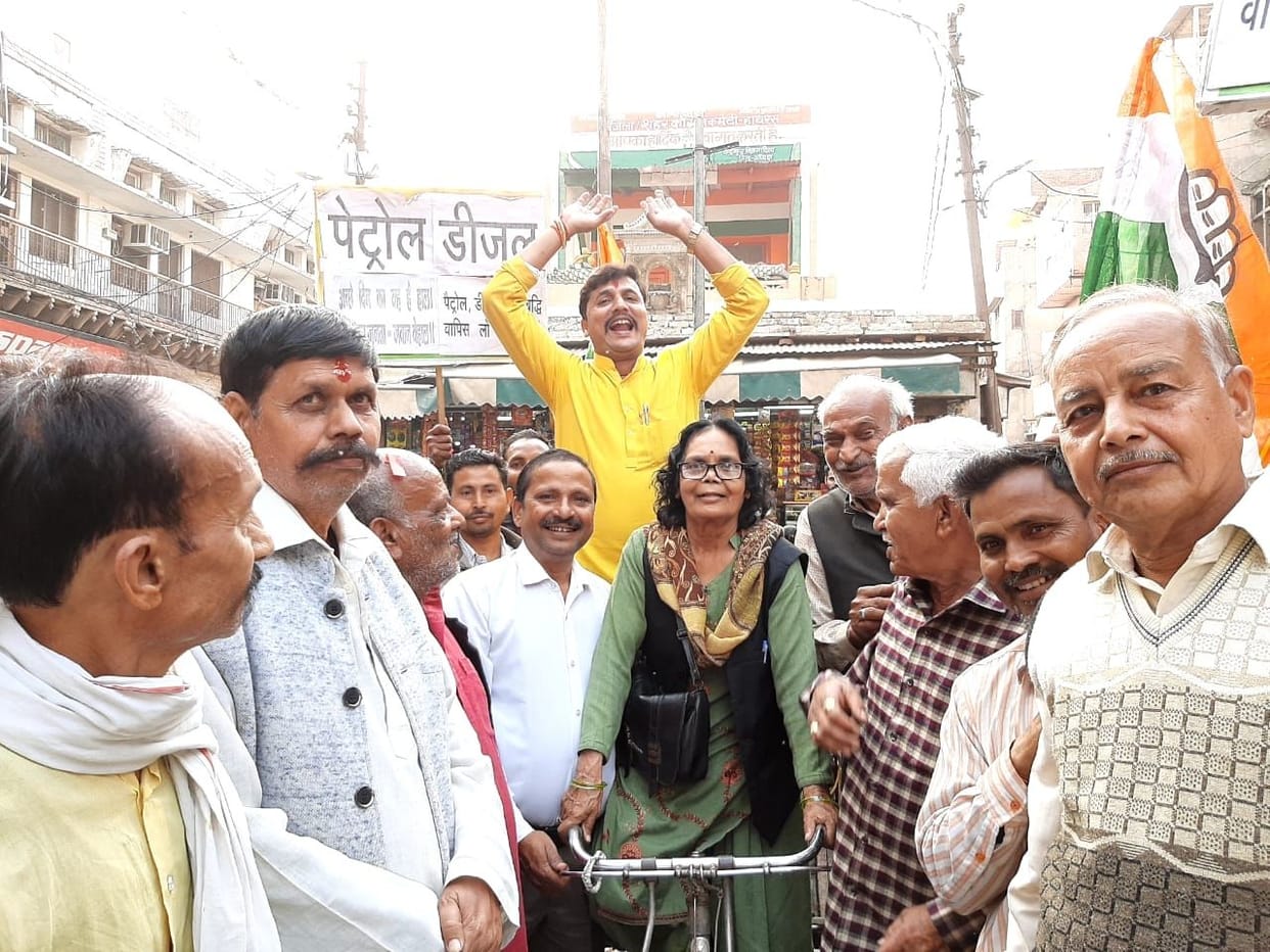 Hathras: Congressmen run rickshaw in protest against the increased prices of petrol, diesel and cooking gas