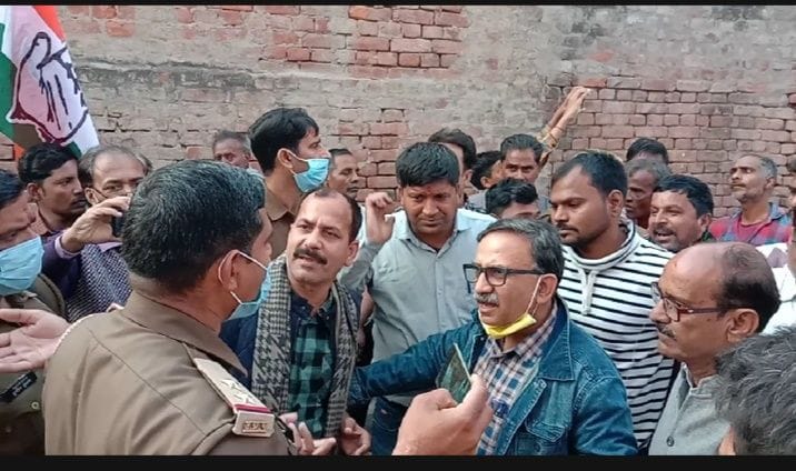 congress protested against petrol and diesel price hike