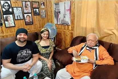 Mimoh Charaborty starts shooting In UP for his bollywood debut, photo with RSS Chief Mohan Bhagwat goes viral