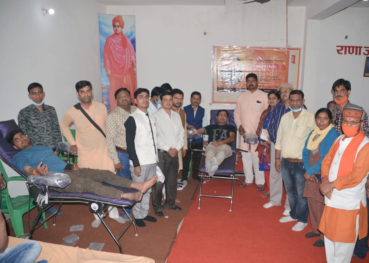 rss firozabad,rss brij,rss braj prant,guru golvalkar jayanti,rss blood donation camp,rss organized blood donation camp