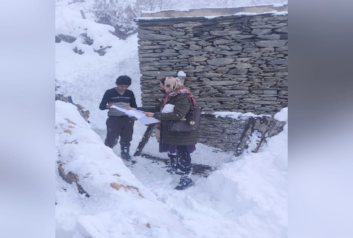 three woman teachers of lahul gave best service during corona period and teach student by visiting their home
