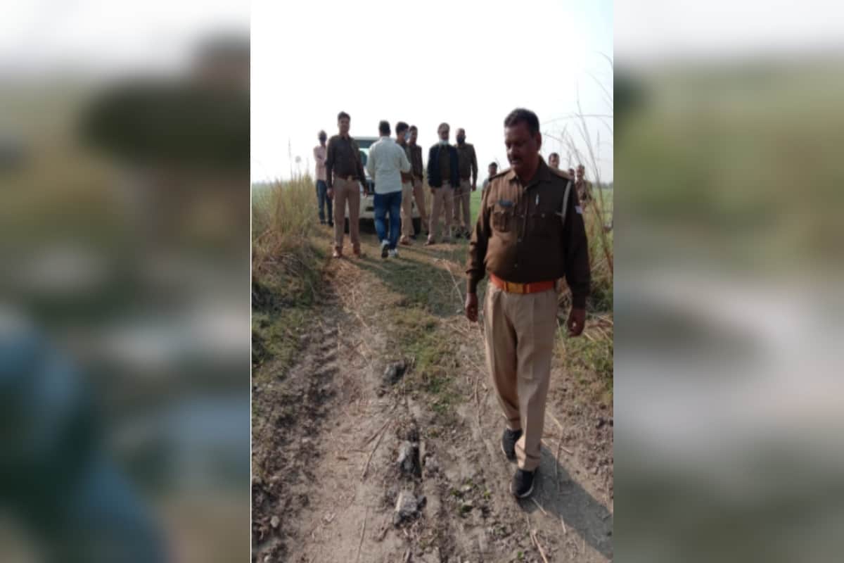 Panchayat Chunav: Hastinapur police raid in many village near ganga river and to destroy raw liquor and see photos