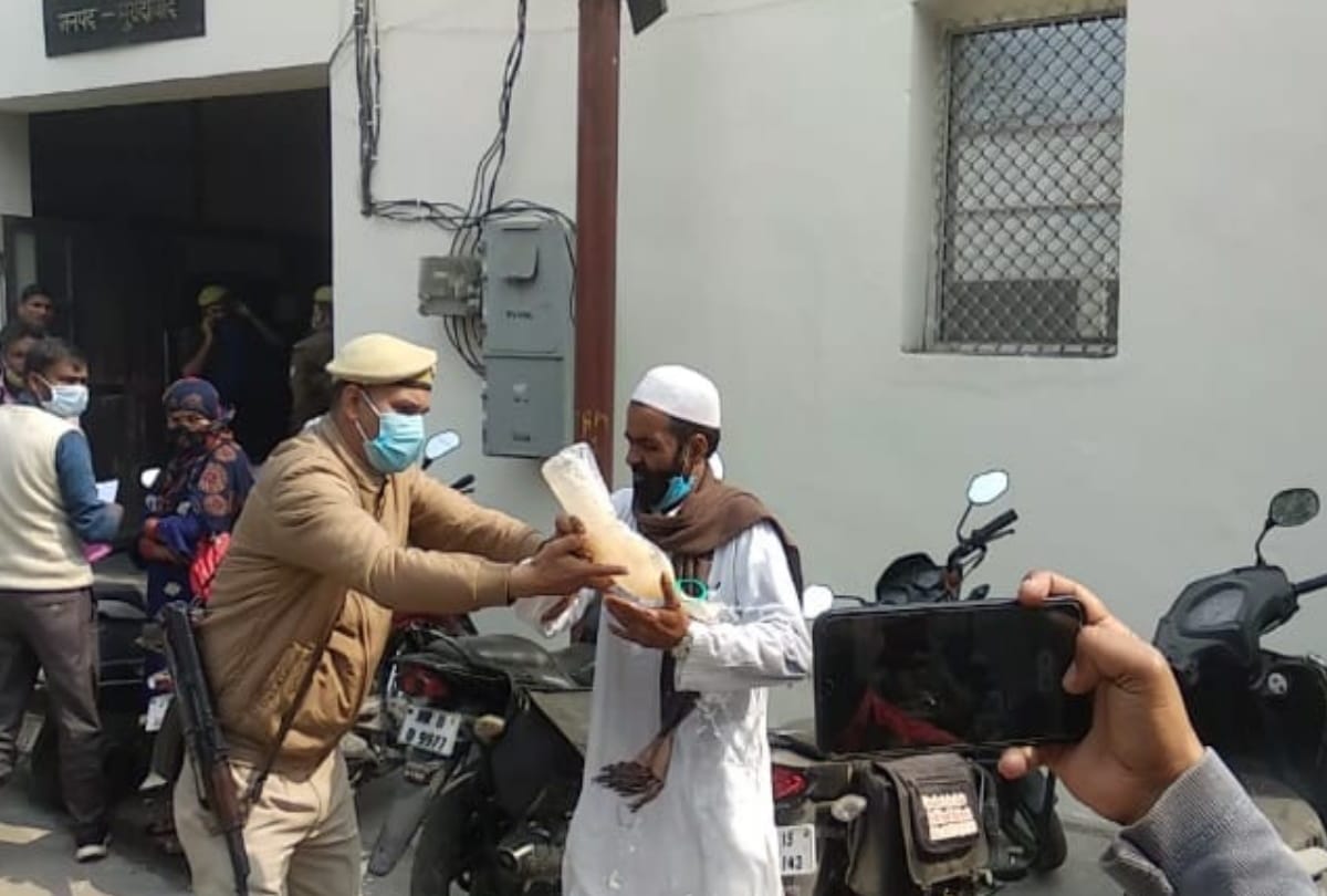 moradabad ssp office man try to set himself on fire but arrested