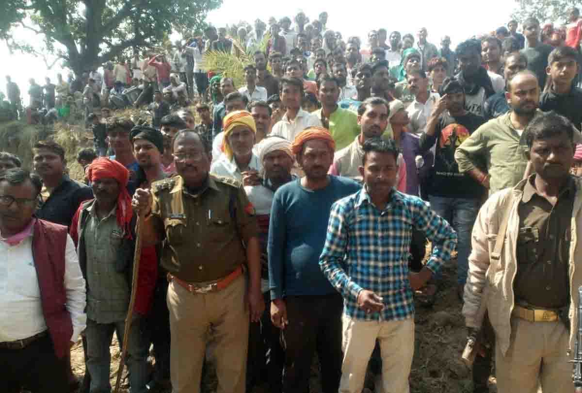 Tragic accident in Chitrakoot, three killed due to mud mound, more than four injured, rescue continues