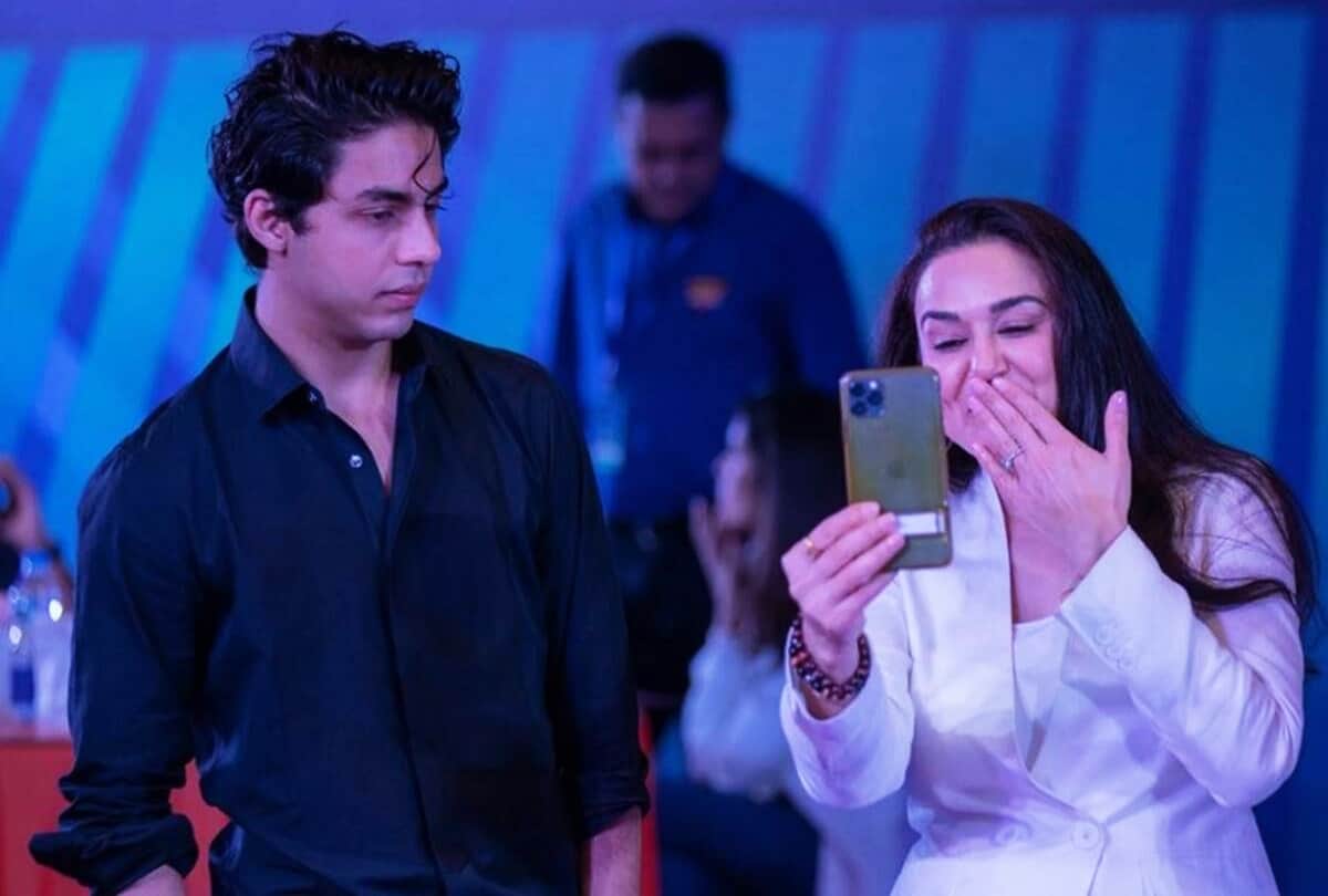 Preity Zinta bought shahrukh khan for Kings XI Punjab twitter user said finally veer and zara met