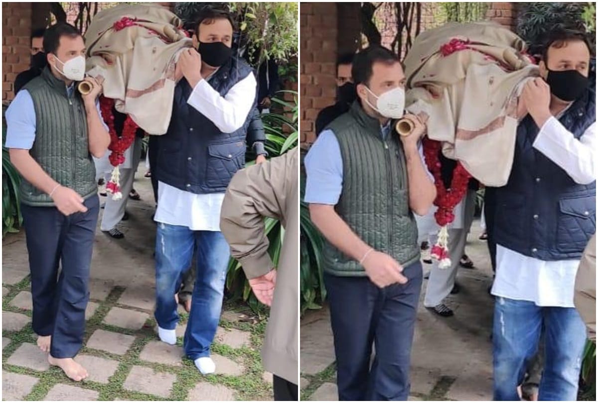rahul gandhi give shoulder to the mortal remains of congress party leader captain satish sharma