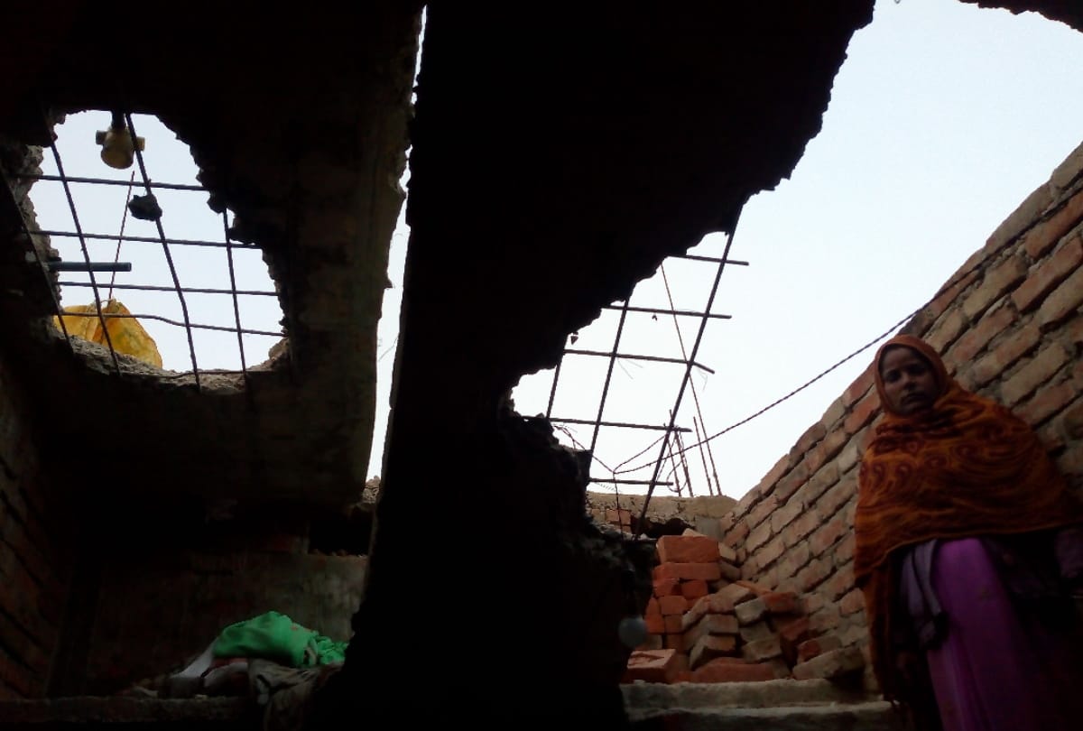 Roof of PM house collapses in sant kabir nagar