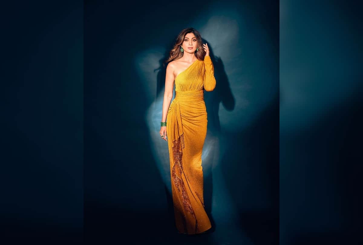Shilpa Shetty shared her glamorous photo on instagram see how shamita shetty reacted
