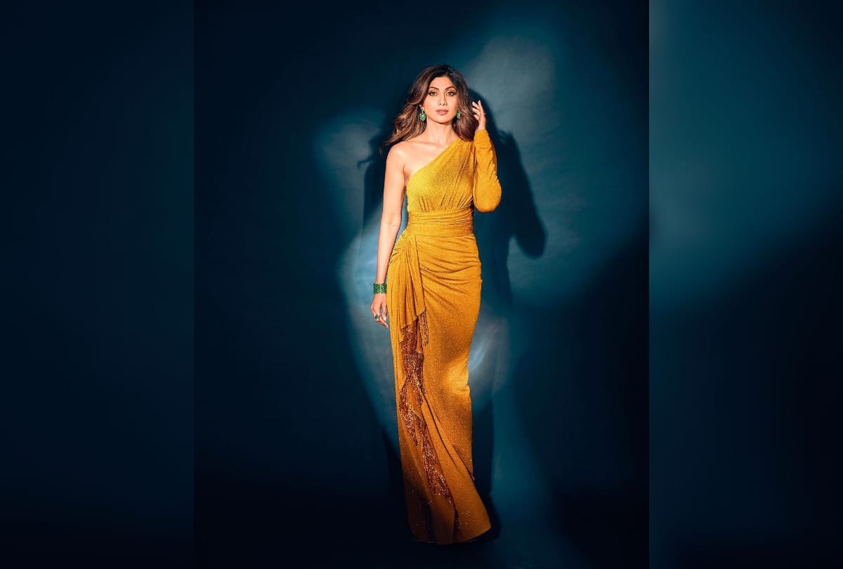 shilpa shetty look beautiful in crop top with flowy a line skirt