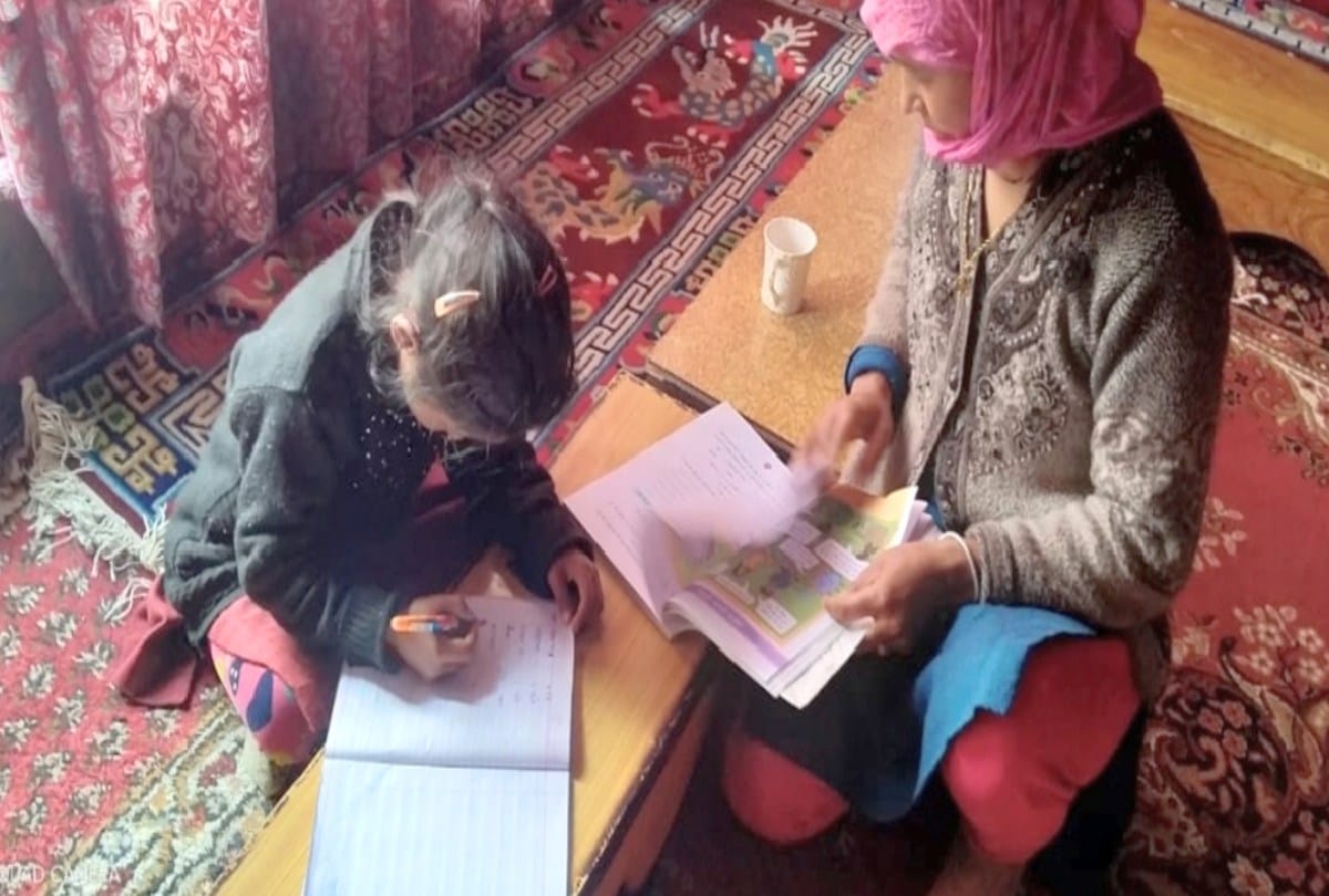 three woman teachers of lahul gave best service during corona period and teach student by visiting their home