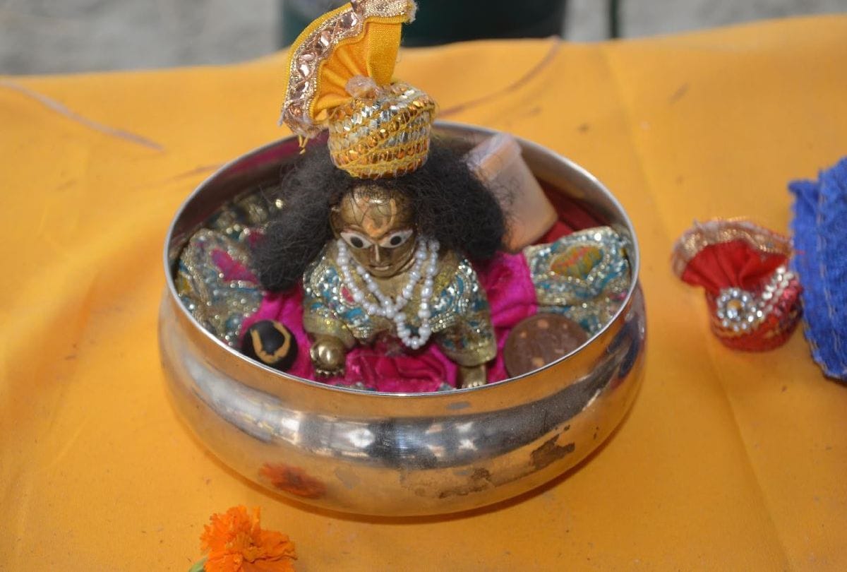 vrindavan kumbh mela saints reaches with thakur ji in mathura