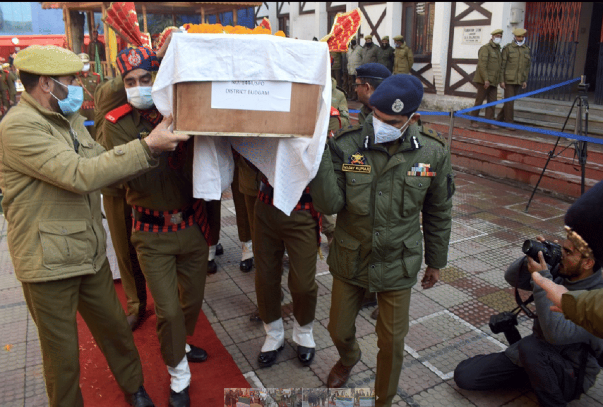 Tribute paid to SPO martyred in Budgam encounter, see photos