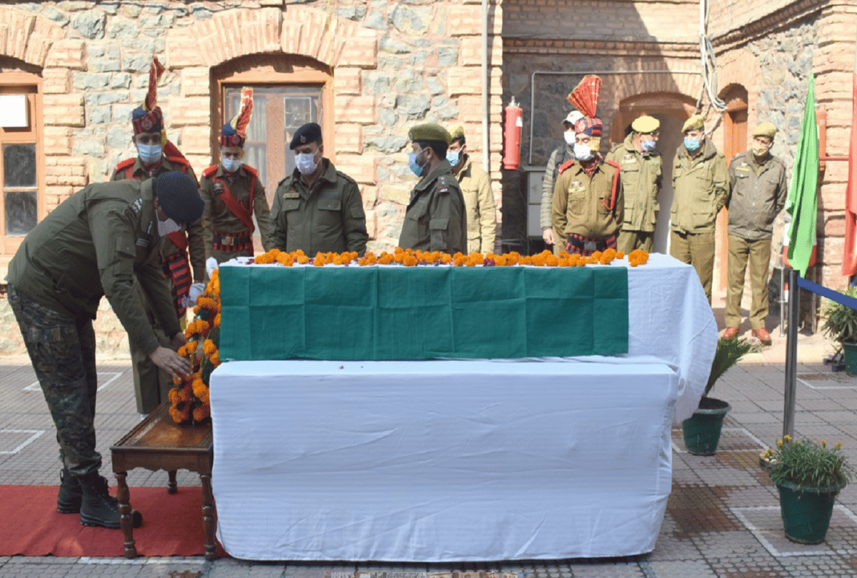 Tribute paid to SPO martyred in Budgam encounter, see photos