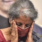 ईंधन के दामों पर चर्चा करते समय केंद्रीय वित्त मंत्री निर्मला सीतारमण