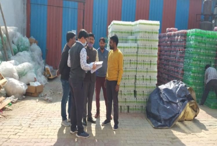 मेरठ में कोल्ड ड्रिंक की फैक्टरी में छापा, मचा हड़कंप, पकड़ी गई जीएसटी