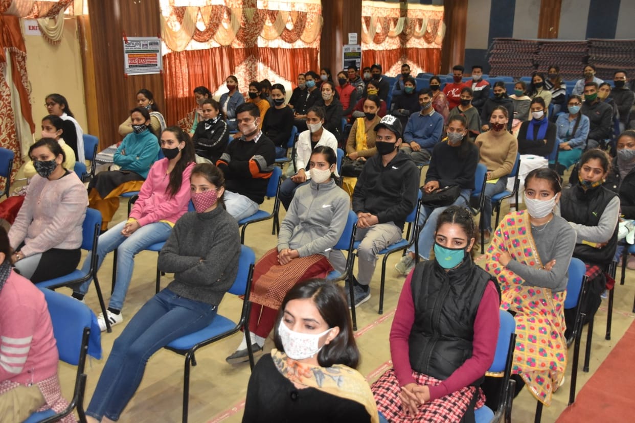 rampur news youth news dc shimla give tips for youth prepration of exam