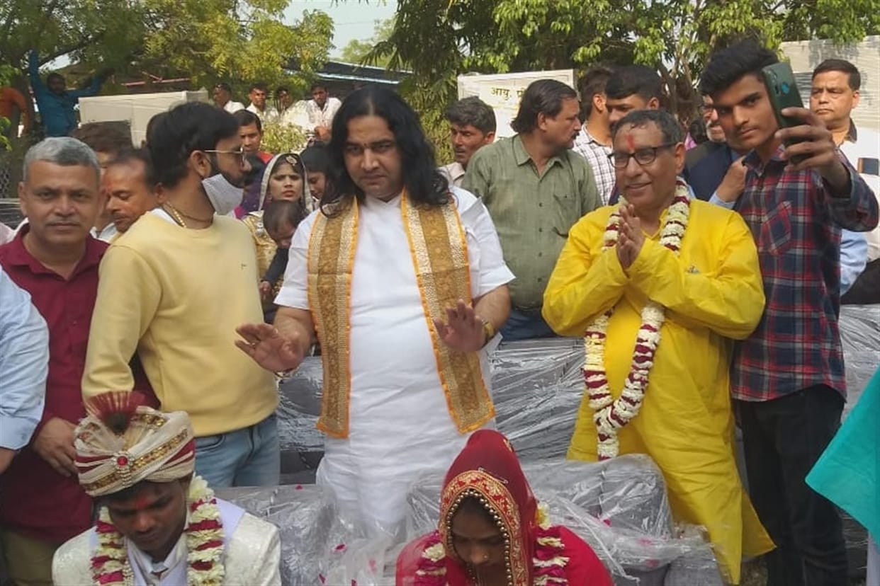 Hathras: Ten Hindu couples get married in Banwaripur, marriage of a Muslim couple