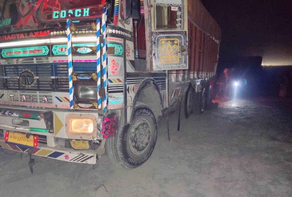 A truck trampled labourers in Sultanpur.