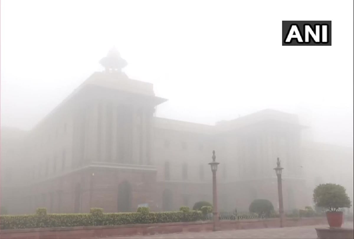 Delhi weather updates latest news dense fog in morning but temperature rises in day time 