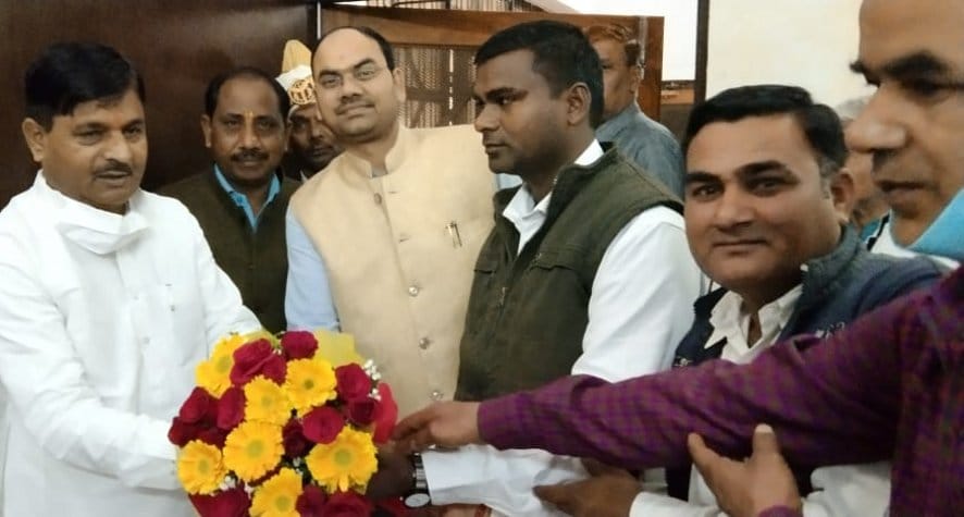 Told the minister of state the problems of farmers