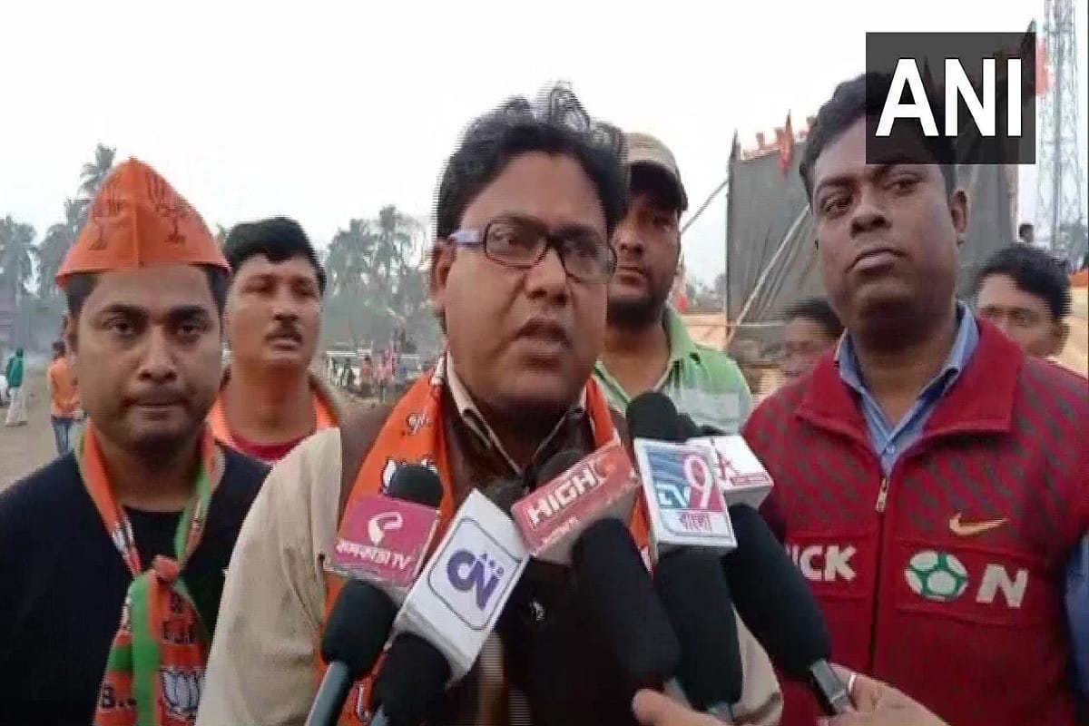 West Bengal TMC activists block BJP's Parivartan Yatra attacked by throwing bombs