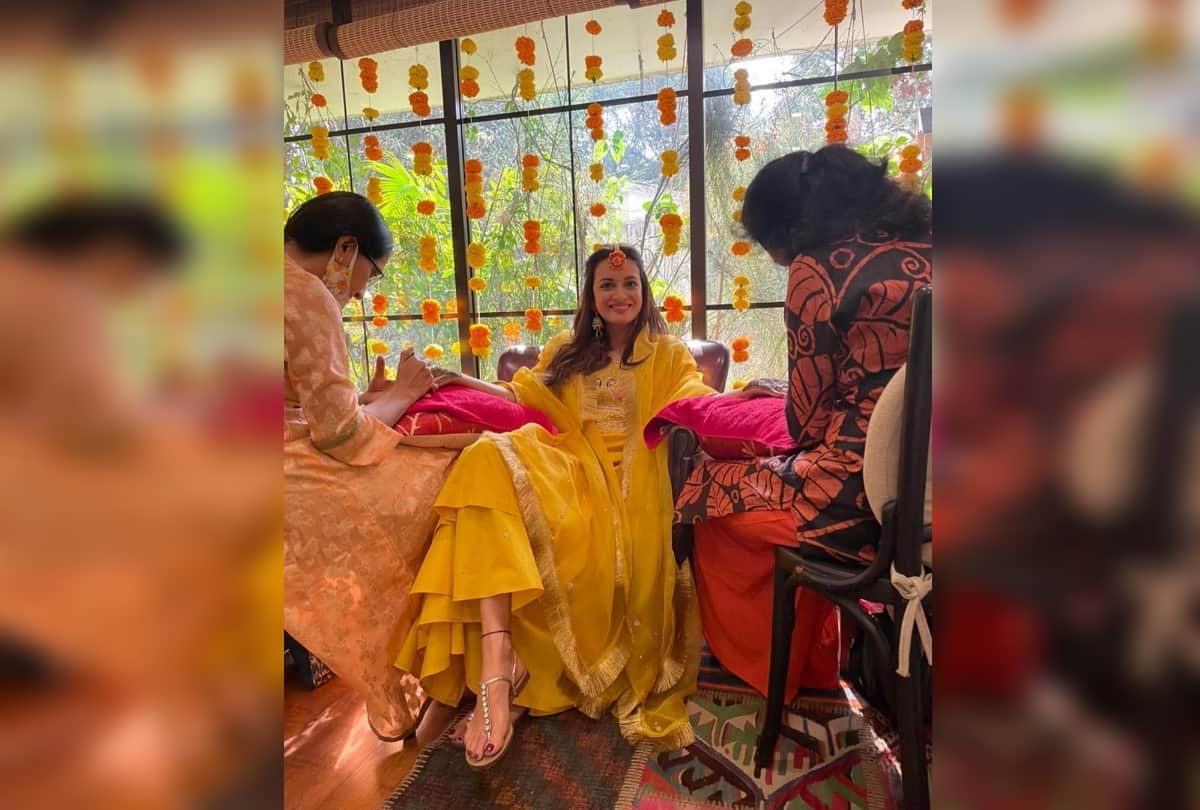 Dia mirza is looking gorgeous in yellow bridal look see her mehandi ceremony unseen photos
